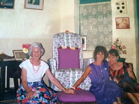 Mandali Hall, Meherazad, India : Judith Garbett, Tricia Migdoll and Raine Eastman-Gannett