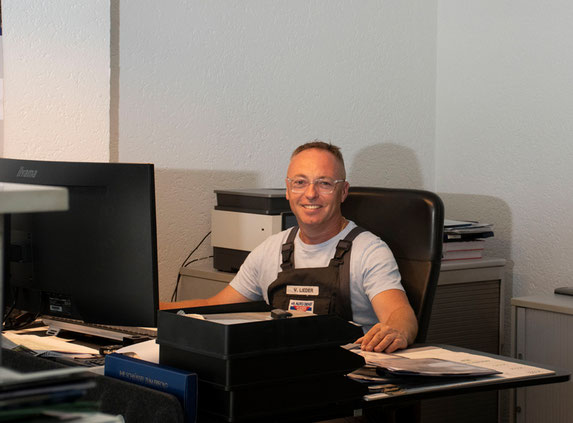 Autodienst und KFZ Meisterbetrieb hier KFZ-Systemtechniker Vitali Lieder