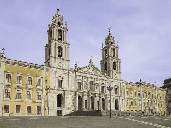 Bild: Mafra mit Nationalpalast (Palácio Nacional de Mafra) in Portugal