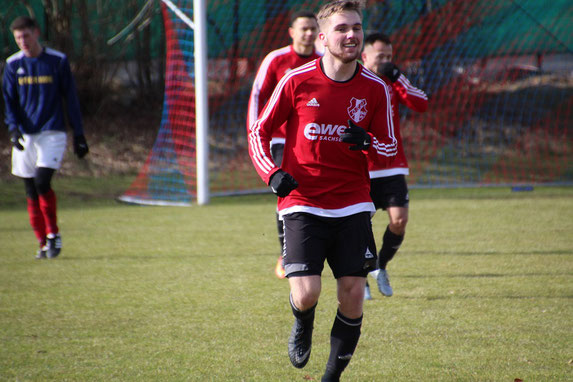 Er kann`s noch! Nach seinem doppelten Bänderriss traf Maxi Kochsiek wieder in das Eckige. Foto: Mathias Merk