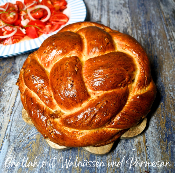 Hefeknoten mit Walnüssen, Parmesan und Rosmarin