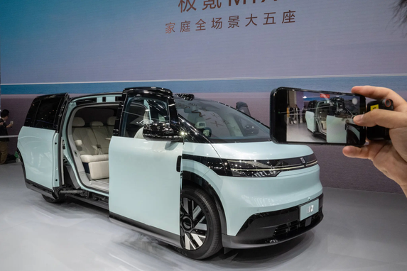 Nouveau modèle Mix de Zeekr, marque chinoise de véhicules électriques, au salon de l'auto de Pékin 2024