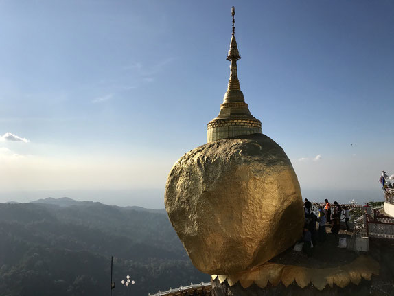 Goldener Felsen in Myanmar