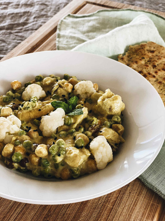 BLUMENKOHL-CURRY MIT HUHN