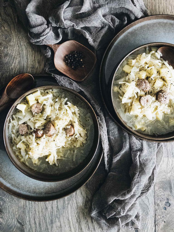 KOHLSUPPE MIT KARTOFFEL & PINKEL - IDEALE RESTEVERWERTUNG UND MEAL PREP FÜR DIE NÄCHSTE WOCHE MIT EINER LECKEREN WURST ALS EINLAGE