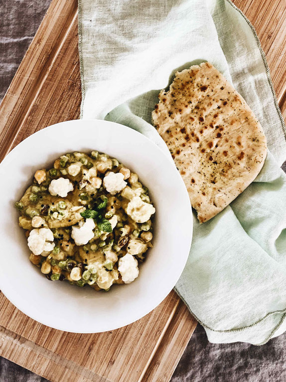 BLUMENKOHL-CURRY MIT HUHN