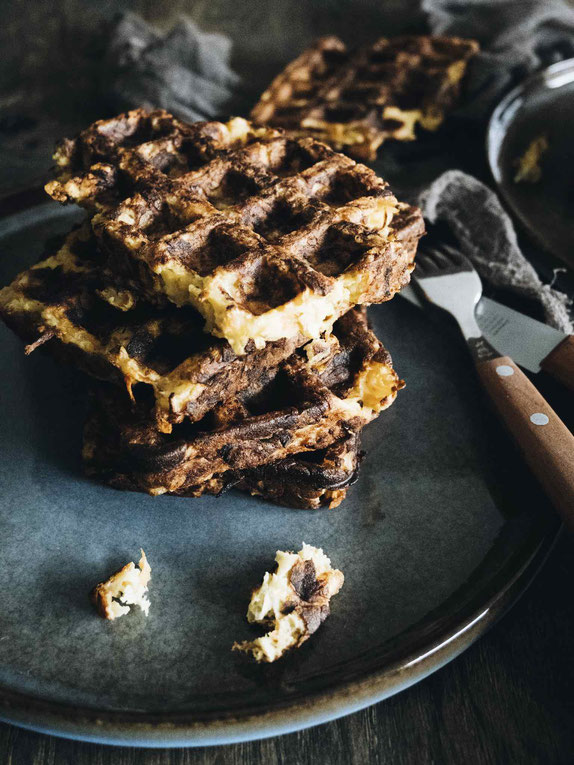 GEMÜSERÖSTI AUS DEM WAFFELEISEN - WIE PASTINAKE, SÜSSKARTOFFEL, MÖHRE & CO OHNE VIEL AUFWAND UND FETTGESPRITZE ZU LECKEREN HERZHAFTEN "WAFFELN" WERDEN