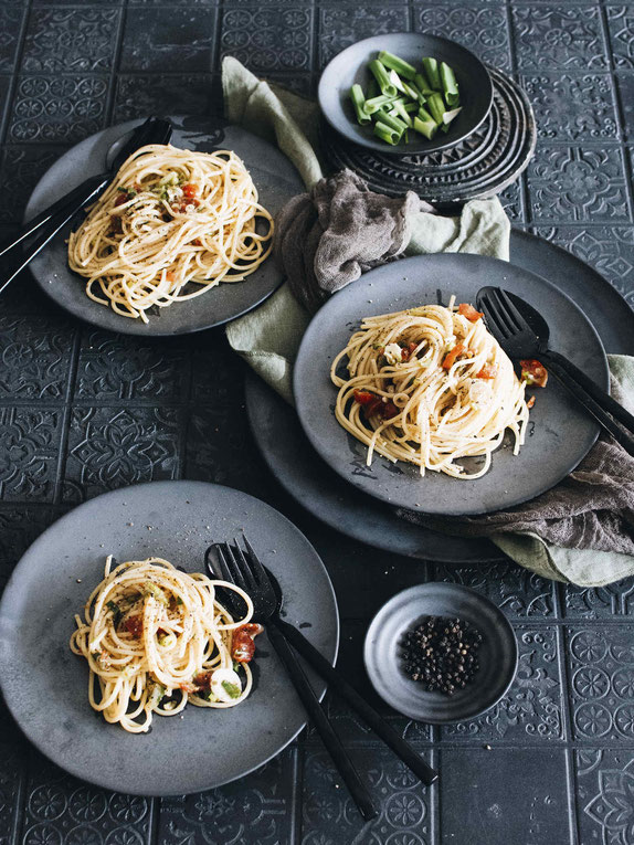 SPAGHETTI MIT UNGEKOCHTER SOSSE - DER PASTA CODEX