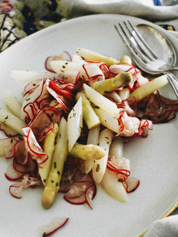 SPARGEL-RADIESCHEN-SALAT NACH ARTHURS TOCHTER