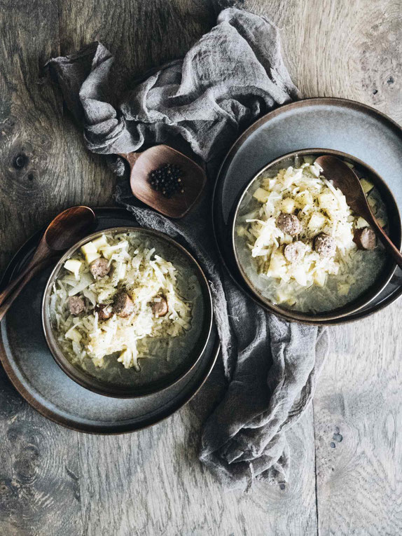 KOHLSUPPE MIT KARTOFFEL & PINKEL - IDEALE RESTEVERWERTUNG UND MEAL PREP FÜR DIE NÄCHSTE WOCHE MIT EINER LECKEREN WURST ALS EINLAGE