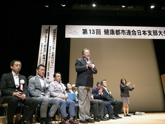 来賓として挨拶する西東京市丸山市長