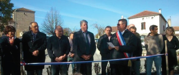 Novembre 2015 : inauguration des trottoirs de Floressas - La Dépêche du Midi