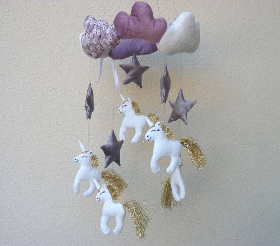 Mobile amovible décoration chambre bébé licornes étoiles nuages rose Liberty fait main l'Arche de Jessica
