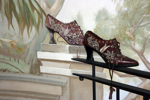 La scarpa di Virna, tempera murale, proprietà privata, Sassuolo