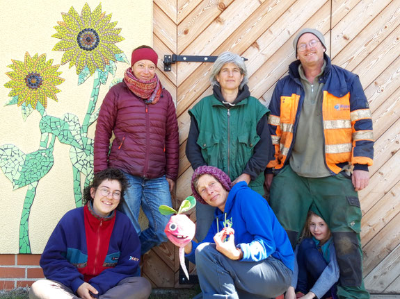 hinten: Bolle mit Joscha, Stefanie, David vorne: Nanuk und Sonja, Alex