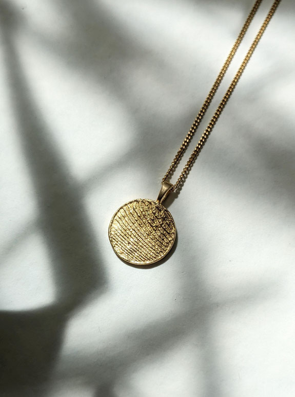 Ossa Sepi Guss Kettenanhänger goldplattiert