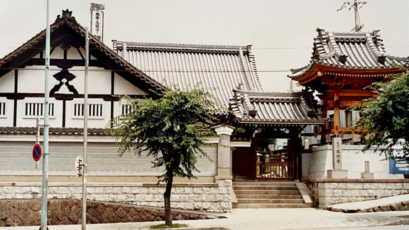 旧庫裡（写真左）と鐘楼堂建立時の様子（写真右）
