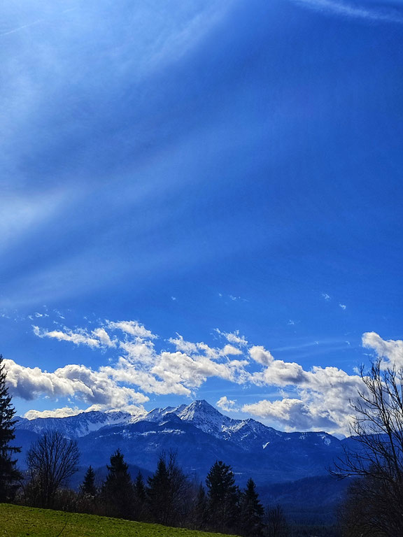 Ausblick auf die umliegende Bergwelt