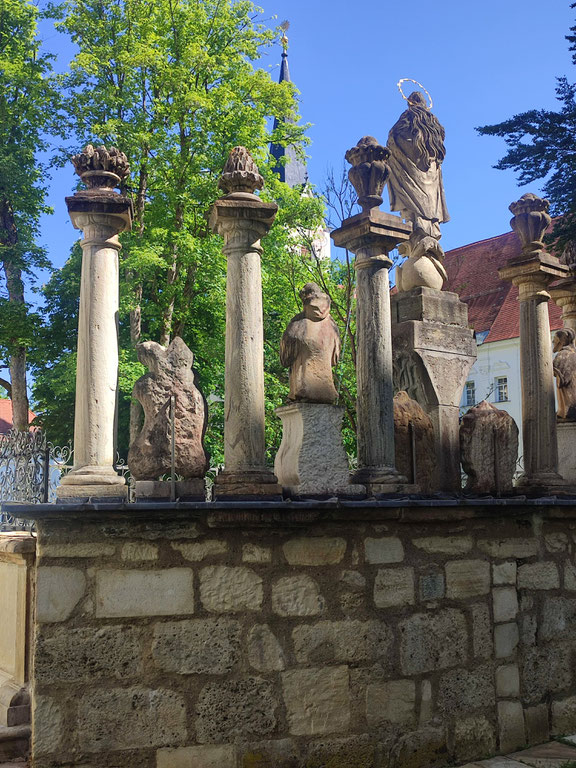 Lebendige Geschichte im Innenhof des Stifts