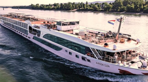 Flusskreuzfahrtschiff A-ROSA CLEA auf dem Rhein 2025