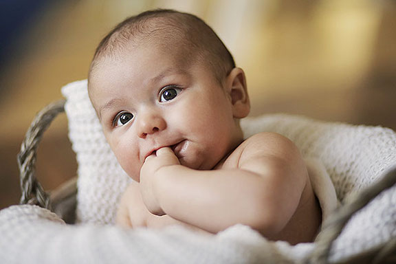 Kinderfotografin aus dem Fotostudio Osnabrück fotografiert Babyfotos