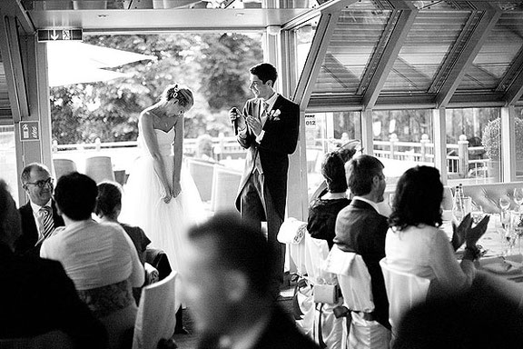 Hochzeitsfotografie von Gästen einer Hochzeit in der Düsseldorfer Schnellenburg