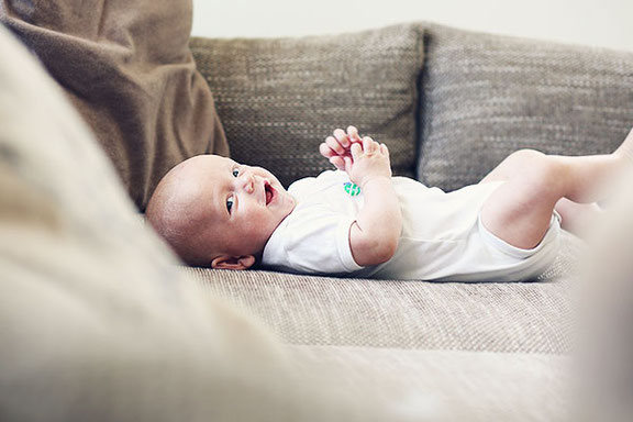 Fotograf aus Osnabrück fotografiert Babyfotos zu Hause