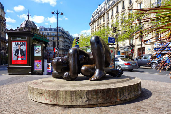 Sculpture monumentale de Volti, Paris 3ème, place theodor herlz, antoniucci volti, scullpture en bronze, sculpture femme, sculpture cotée,  bronze de volti, bronze certifié de volti