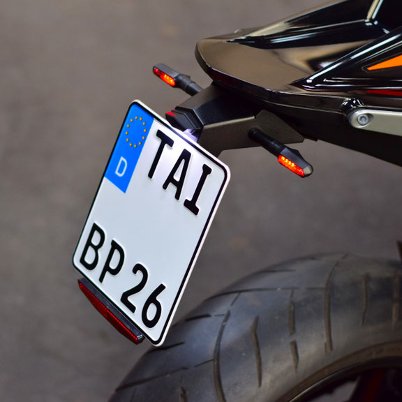 TAI-Bikeparts-Kennzeichenhalter mit 3-in-1 Blinker an KTM 790 Duke
