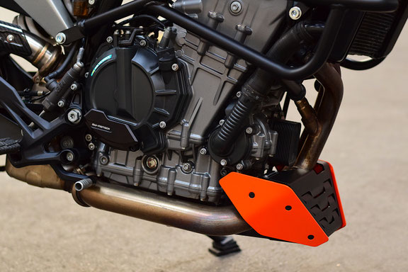 Bugspoiler an der KTM 790-890 Duke. Ansicht rechte Seite