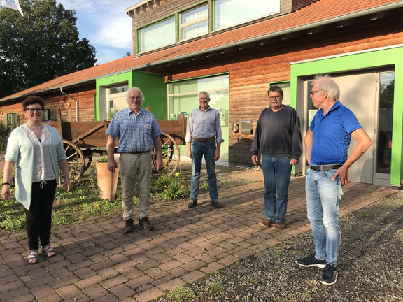 Foto NABU - von links: Die NABU Kreisvorsitzende*n: Margret Lohmann, Gütersloh, Lothar Meckling, Minden-Lübbecke, Friedhelm Diebrok, Herford, Bernd Milde, Lippe und Otmar Lüken, Paderborn