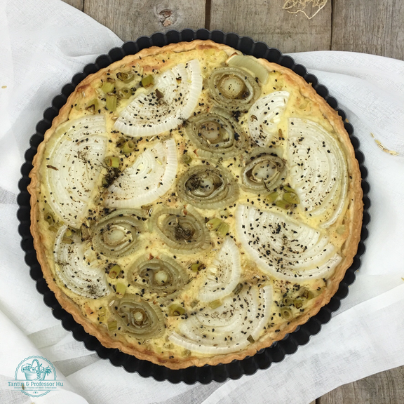 Vegane Fenchel-Zwiebel-Tarte mit Kartoffel-Tahini-Stampf