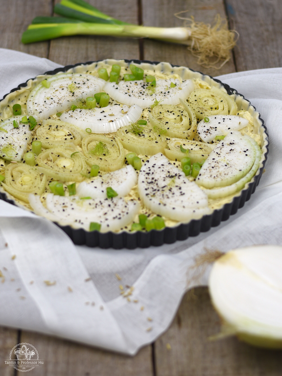 Vegane Fenchel-Zwiebel-Tarte mit Kartoffel-Tahini-Stampf