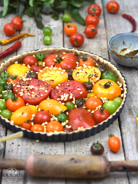 Vollkorn Tomatentarte mit Pesto, Zedernkernen und Chili