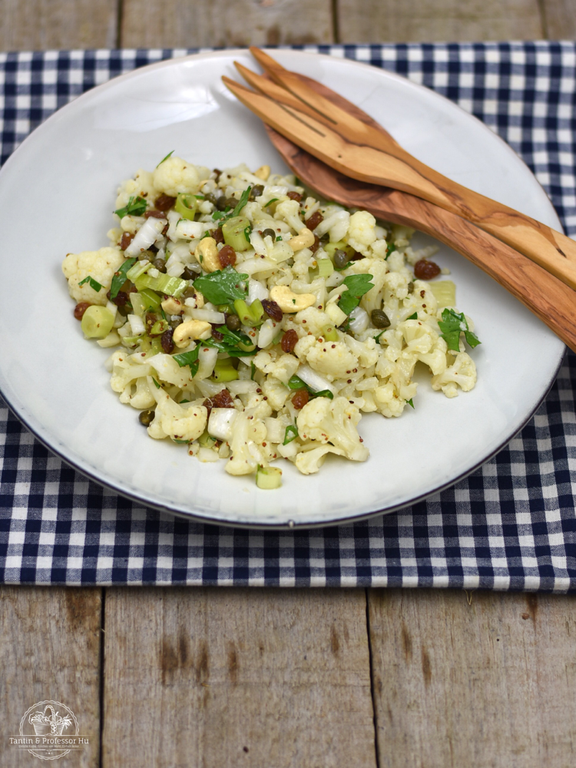 Blumenkohlsalat mit Kapern Cashew und Rosinen