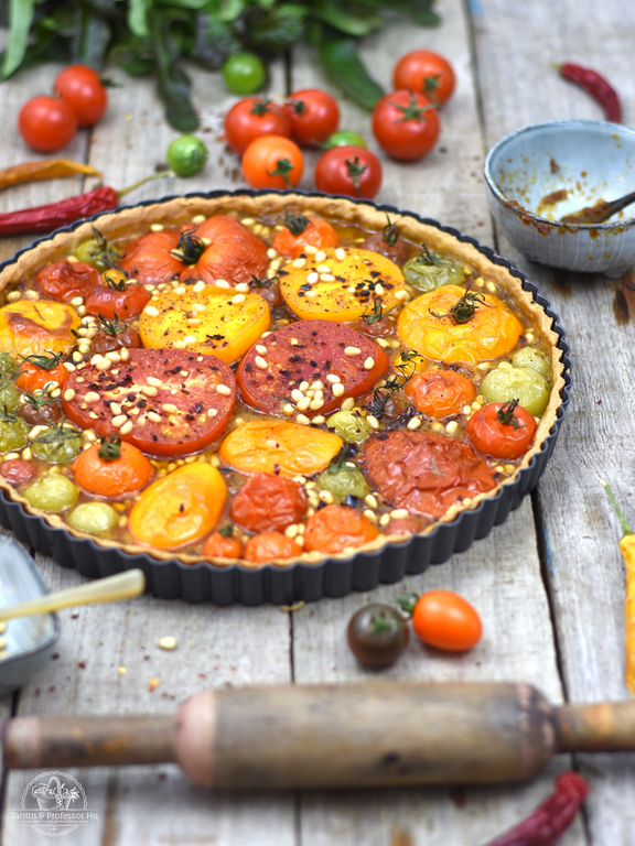 Vollkorn Tomatentarte mit Pesto, Zedernkernen und Chili