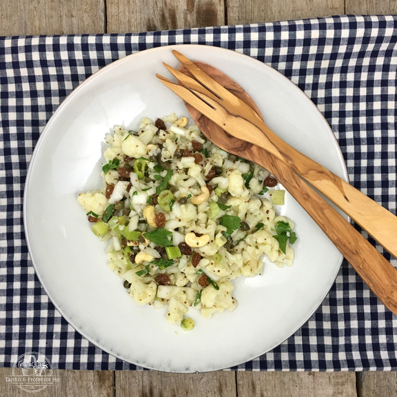 Blumenkohlsalat mit Kapern Cashew und Rosinen