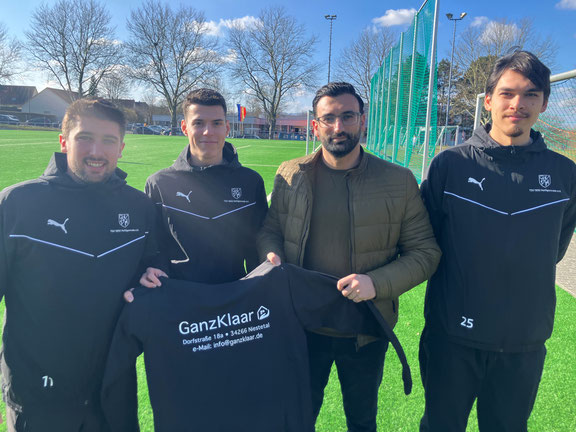 (von links): Niklas Federbusch, Niklas Franke, Serkan Güler (GanzKlaar) und Kevin Kökert.