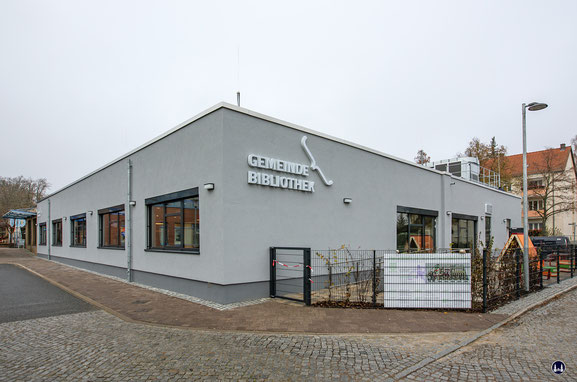 Blick auf das Bibliotheksgebäude der Gemeinde Blankenfelde-Mahlow.