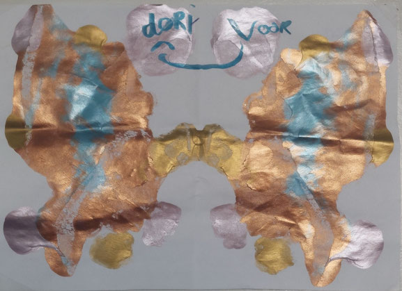 Deze tekening kreeg ik van Maayke, 10 jaar met de woorden: 'Deze is voor jou, Dory! Zo voel ik me altijd na een behandeling bij jou!'