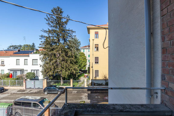 Piccola Agenzia vende appartamento in Via Torelli 