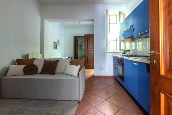 Piccola Agenzia vende appartamento in Via Doberdo'