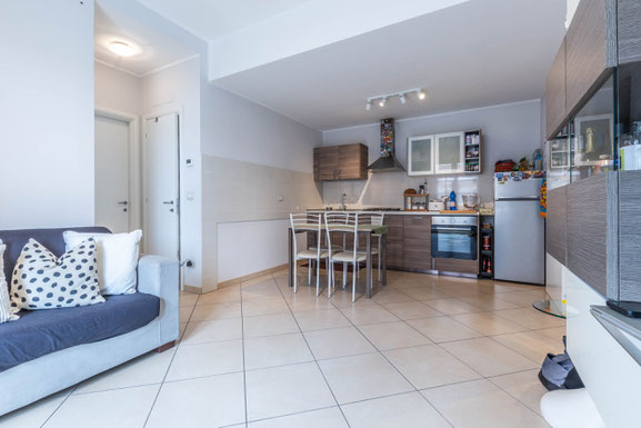 Piccola agenzia vende appartamento in Via del Paullo