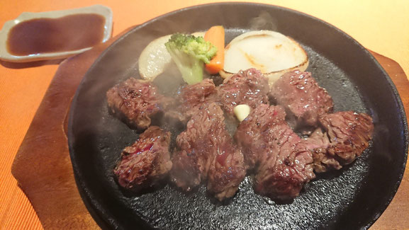 クライミングジムgugu!近隣にあるハンバーグ屋さん「ichi」のカットステーキ