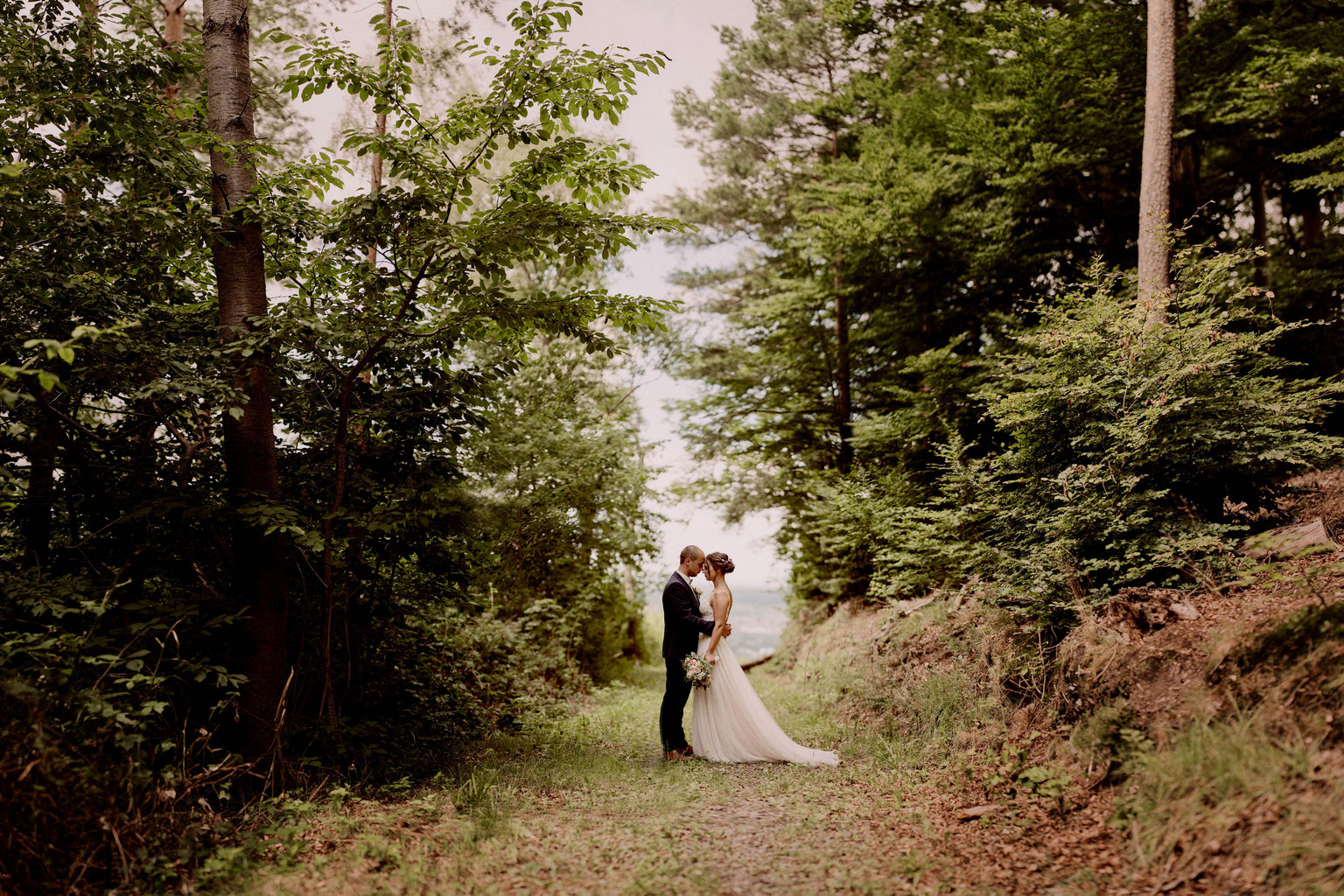 Brautpaar-Löwenstein-Wald-Hochzeit-Landkreis-Heilbronn