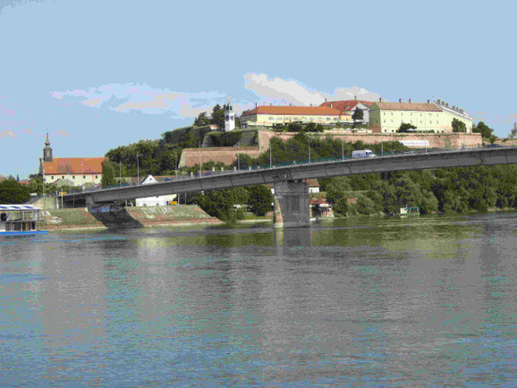 Blick auf die Festung Petrovaradin in Novi Sad