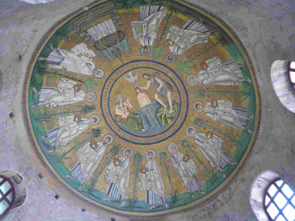 Taufe des nackten Jesus im Jordan, Mosaik in der Taufkapelle der Arianer in Ravenna