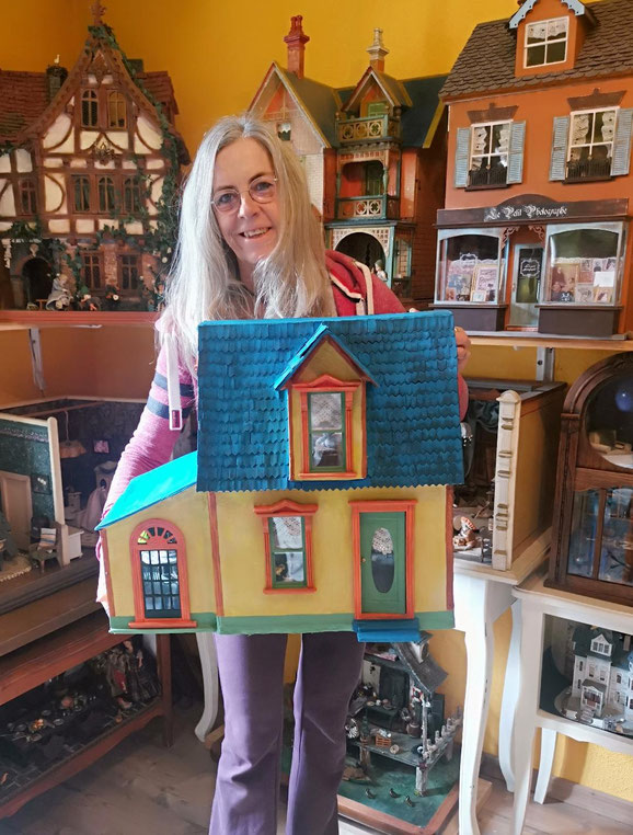 Puppenhaus aus Pappe bauen