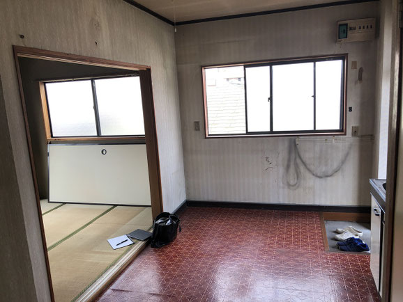 戸田市賃貸アパート長期入居で退去後のお部屋の様子-だいぶ汚れてます