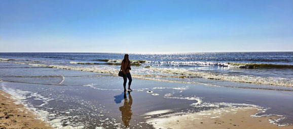 Niky-Simko-by-the-Sea